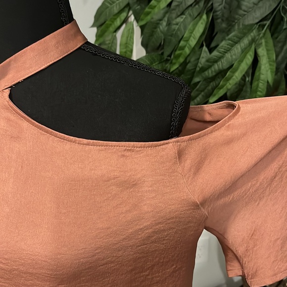 (GUC) Express Open Shoulder Blouse - Picture 2 of 7